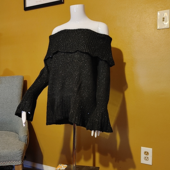 NWT off-the-shoulder sweater - Picture 3 of 6